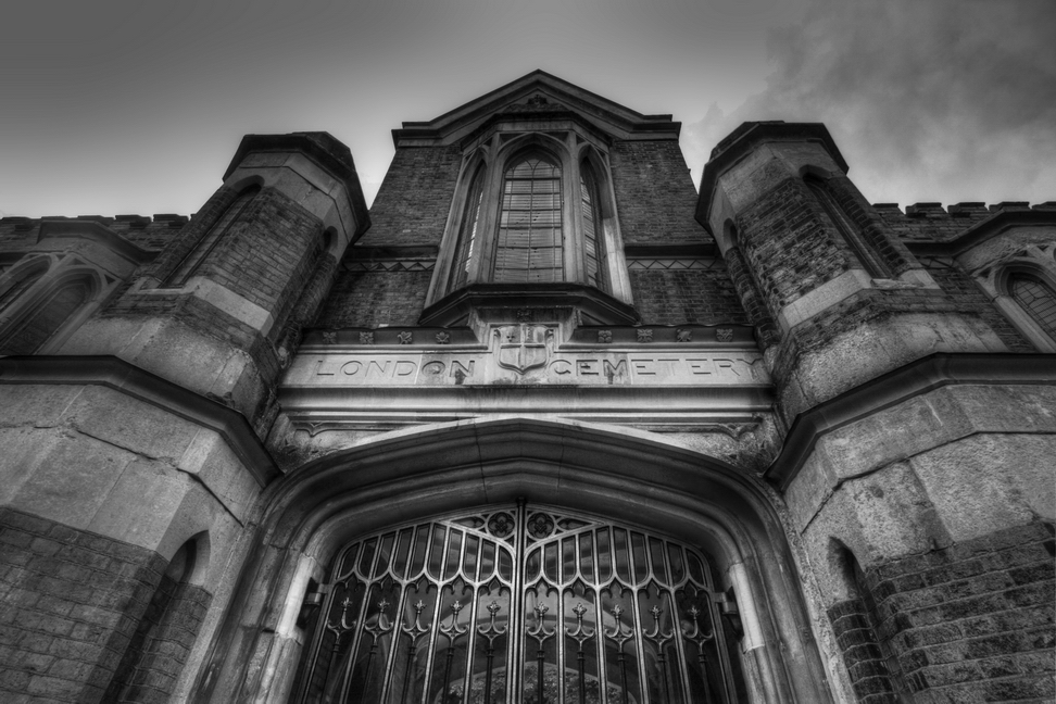 Highgate cemetery.jpg